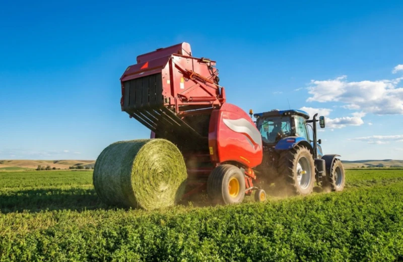 Round bale builder — bale density and consistency linked to moisture at baling